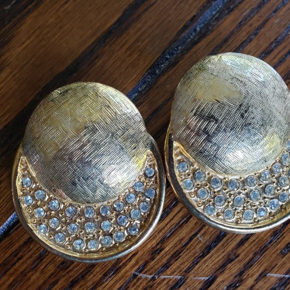 Gold pierced earrings